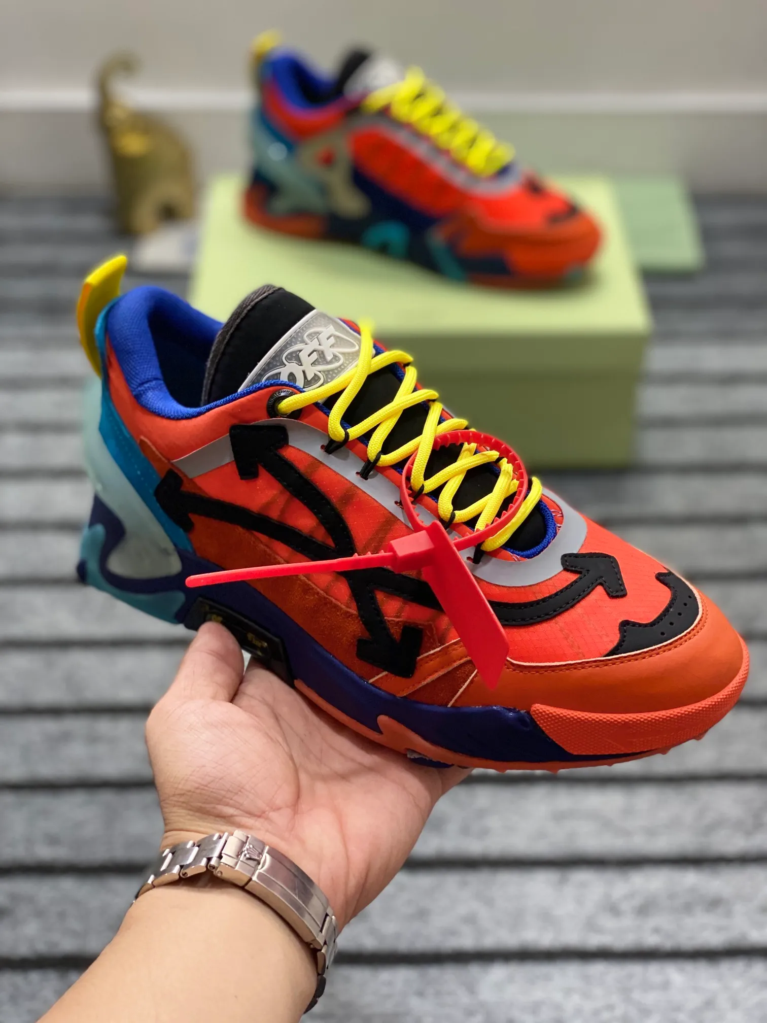 Men's shoes 💰640🌼【New】High-end boutique-OFF-WHITE x Air Jordan】1 The joint shoe design has been highly concerned by everyone. The new shoes are shown in the popular Chicago bull white and yellow LOGO color scheme. The shoe body is made of cowhide stitching and other materials. In addition to the X hidden on the inside of the leather, the oversized Swoosh, OFF-WHITE for Nike, and Air Jordan 1Birth information and the word AIR are displayed on both sides of the shoe, and OFF-WHITE's iconic details can be seen on the TPU sole and insole. You can choose a pair if you like the style. Size: 38-45 (45 customized